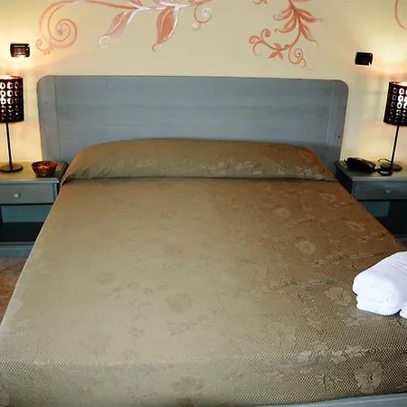 Cascina Scola Hotel 2*