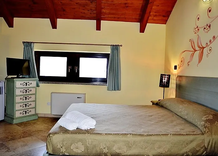 מלון Cascina Scola 2*