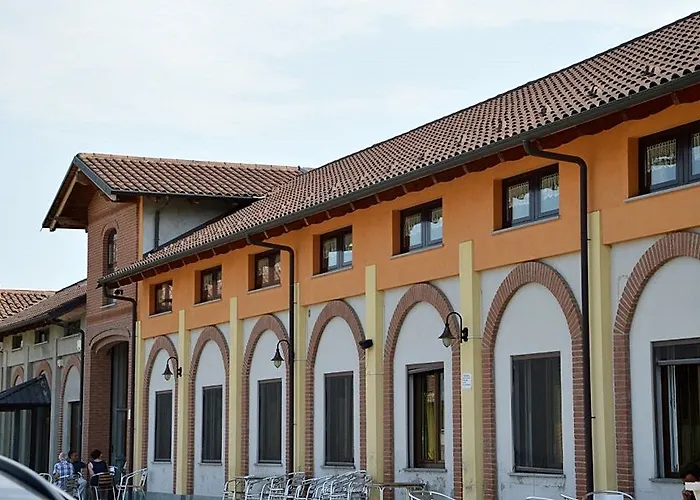 Cascina Scola Hotel 2*