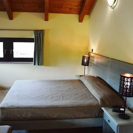 Cascina Scola 리볼리